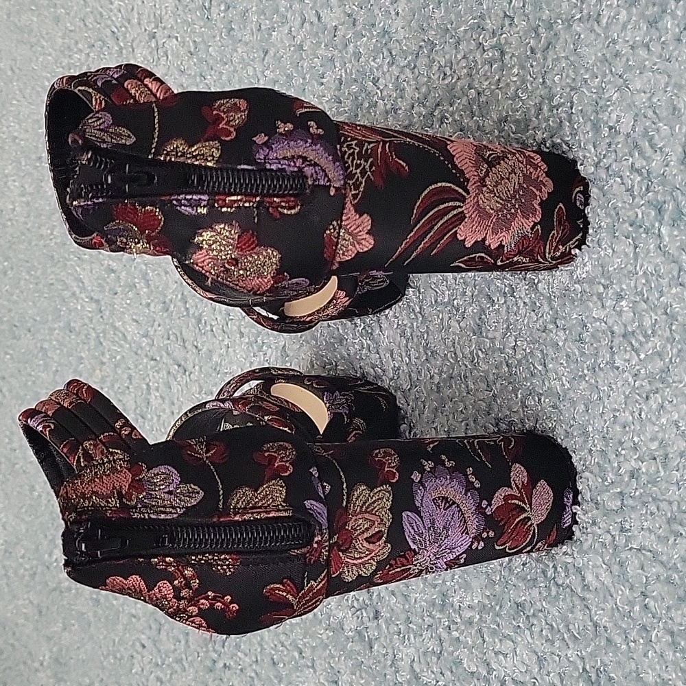 Charlotte Russe Floral Heels - Picture 4 of 8